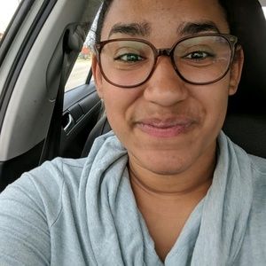 Meet your Posher, Kayla